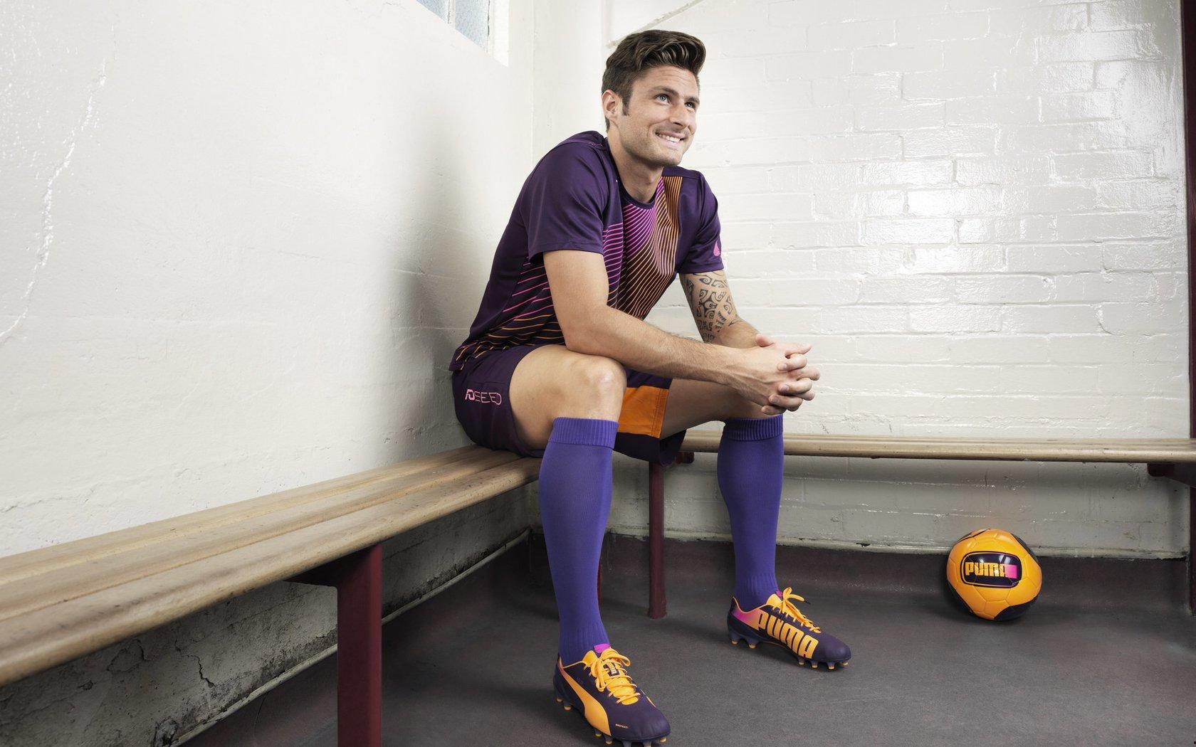 意甲争冠白热化,国际米兰绝杀登顶,AC米兰紧追不舍